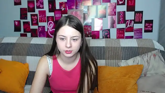 Snapshot of MilanaRoza chatting on 02-10-25, 05:47 MilanaRoza online show from 02-10-25, 05:47