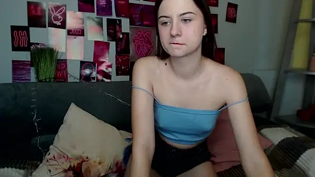 Snapshot of MilanaRoza chatting on 10-03-25, 04:53 MilanaRoza online show from 10-03-25, 04:53