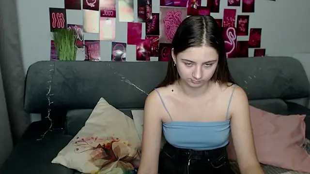 Snapshot of MilanaRoza chatting on 10-12-25, 05:01 MilanaRoza online show from 10-12-25, 05:01