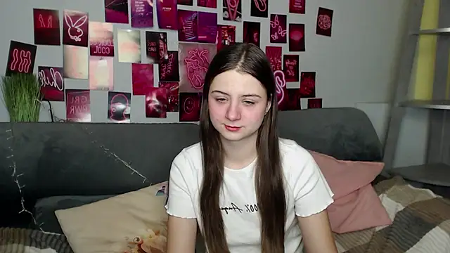 Snapshot of MilanaRoza chatting on 10-25-25, 04:42 MilanaRoza online show from 10-25-25, 04:42