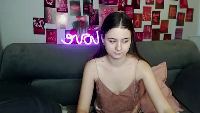 Snapshot of MilanaRoza chatting on 11-14-25, 06:01 MilanaRoza online show from 11-14-25, 06:01