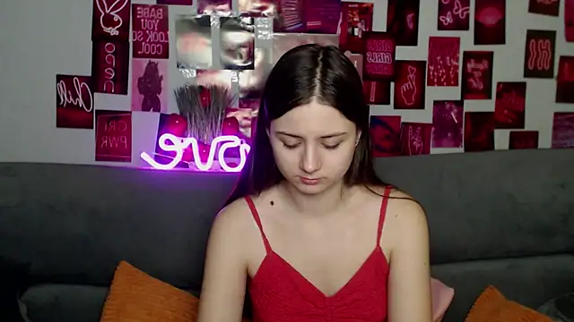 Snapshot of MilanaRoza chatting on 12-05-25, 06:00 MilanaRoza online show from 12-05-25, 06:00