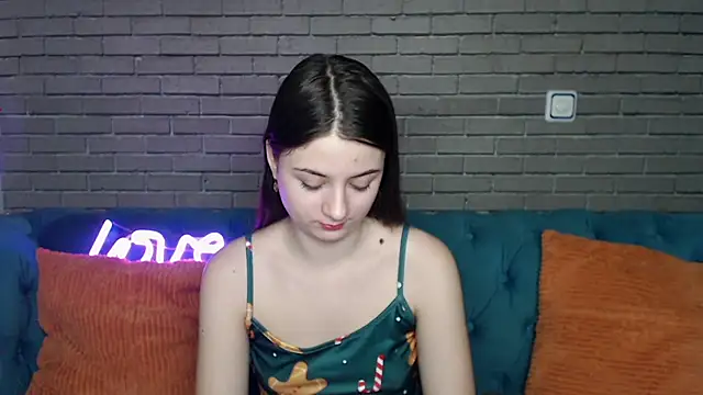 Snapshot of MilanaRoza chatting on 12-14-25, 06:08 MilanaRoza online show from 12-14-25, 06:08