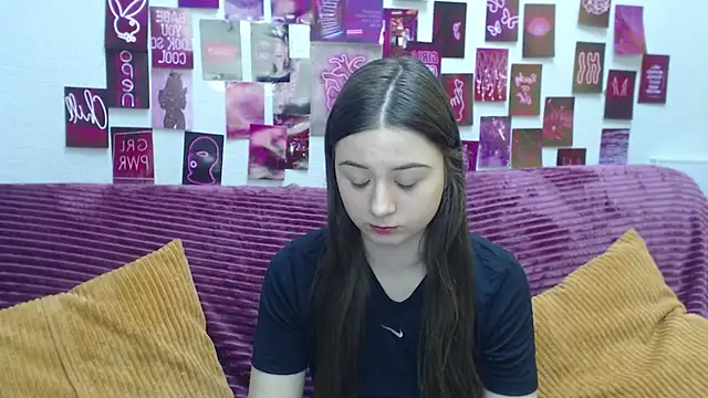 Snapshot of MilanaRoza chatting on 03-15-26, 06:08 MilanaRoza online show from 03-15-26, 06:08