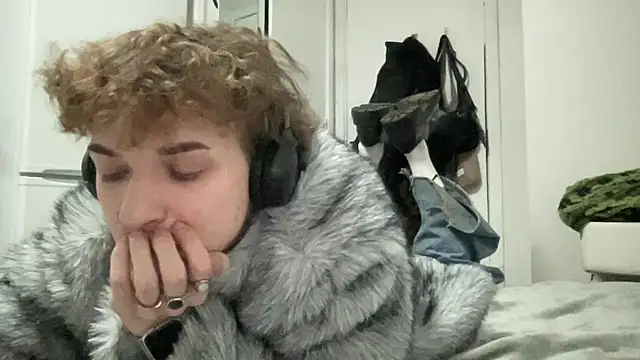 KissesBoy online show from 11-28-25, 08:33