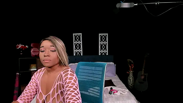 NinaRiveraXO online show from 10-04-25, 01:36