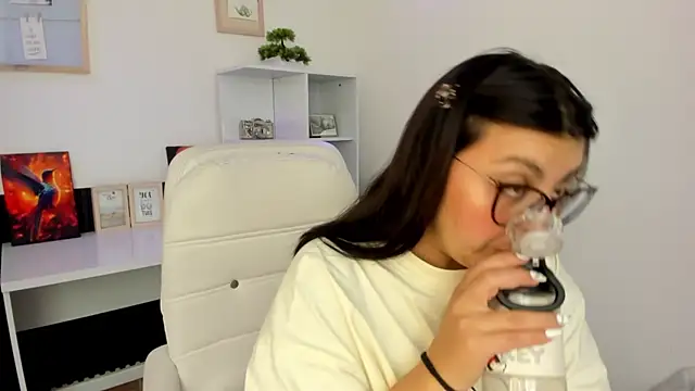 Snapshot of Vioolletta chatting on 09-13-25, 12:16 Vioolletta online show from 09-13-25, 12:16