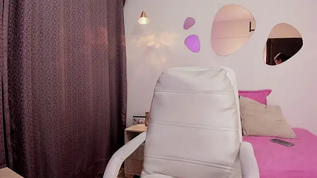 Snapshot of Vioolletta chatting on 09-17-25, 06:53 Vioolletta online show from 09-17-25, 06:53