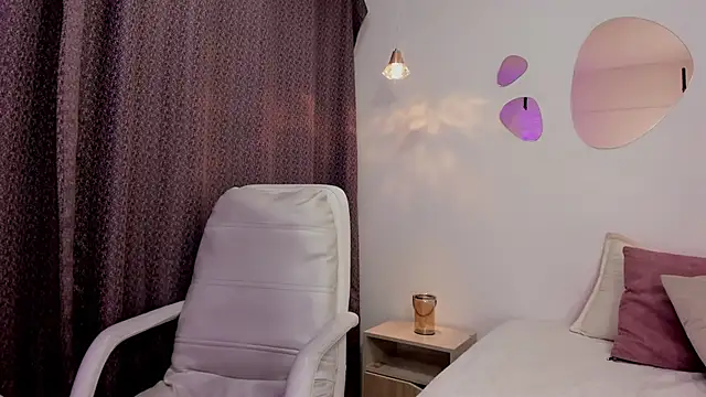 Snapshot of Vioolletta chatting on 10-03-25, 07:00 Vioolletta online show from 10-03-25, 07:00