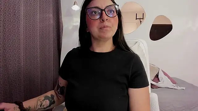 Snapshot of Vioolletta chatting on 10-16-25, 07:26 Vioolletta online show from 10-16-25, 07:26