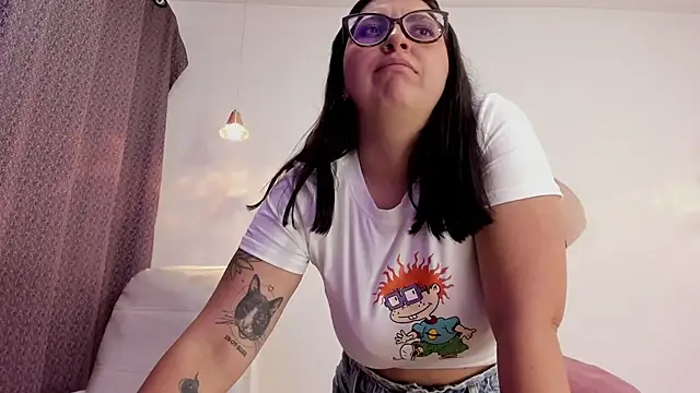 Snapshot of Vioolletta chatting on 10-24-25, 08:27 Vioolletta online show from 10-24-25, 08:27