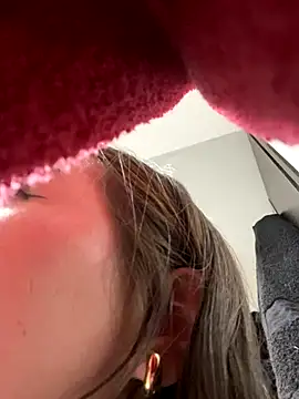 Im Valen Cute online show from 11-11-25, 07:30