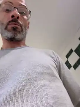 Snapshot of KBD85 chatting on 10-15-25, 09:59 KBD85 online show from 10-15-25, 09:59