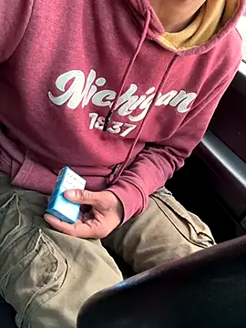 Snapshot of KBD85 chatting on 11-05-25, 12:49 KBD85 online show from 11-05-25, 12:49