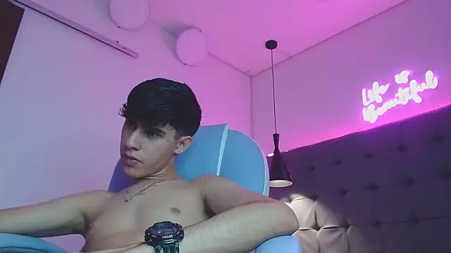 Snapshot of Dyla_n18 chatting on 02-05-25, 01:26 Dyla n18 online show from 02-05-25, 01:26