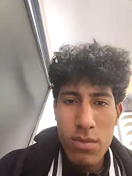 Snapshot of alexander32r chatting on 12-17-25, 04:02 alexander32r online show from 12-17-25, 04:02