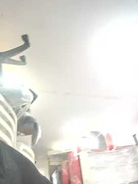 Snapshot of alexander32r chatting on 12-18-25, 03:07 alexander32r online show from 12-18-25, 03:07