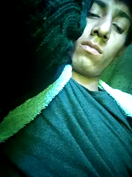 Snapshot of alexander32r chatting on 12-23-25, 05:27 alexander32r online show from 12-23-25, 05:27