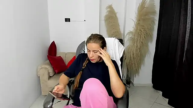 Milf karlye online show from 03-15-26, 04:07