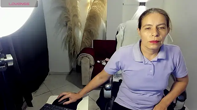 Milf karlye online show from 04-25-26, 02:14