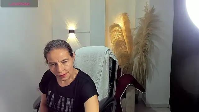 Milf karlye online show from 06-13-26, 03:15