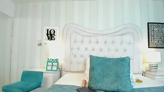 Snapshot of MonserratPeters chatting on 01-21-25, 11:02 MonserratPeters online show from 01-21-25, 11:02