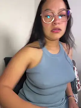 Snapshot of Liulee chatting on 12-14-25, 02:33 Liulee online show from 12-14-25, 02:33