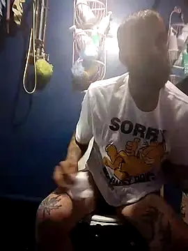 Snapshot of Whipit323 chatting on 12-26-24, 08:39 Whipit323 online show from 12-26-24, 08:39