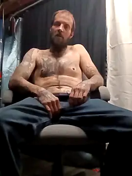 Snapshot of Whipit323 chatting on 03-12-26, 01:06 Whipit323 online show from 03-12-26, 01:06