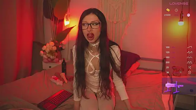 Snapshot of Devilsss_toy chatting on 03-03-25, 03:09 Devilsss toy online show from 03-03-25, 03:09
