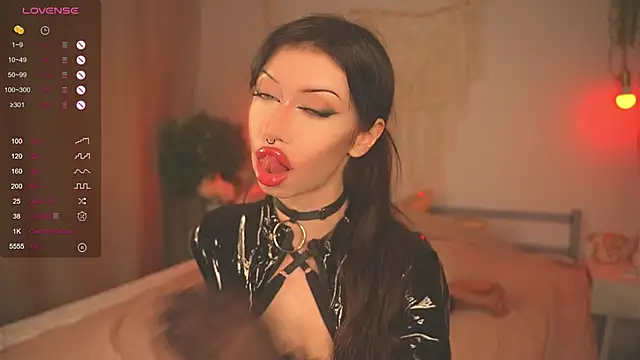 Snapshot of Devilsss_toy chatting on 09-21-25, 03:57 Devilsss toy online show from 09-21-25, 03:57