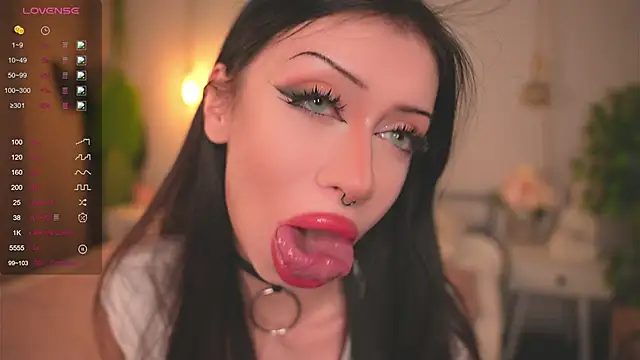 Snapshot of Devilsss_toy chatting on 10-12-25, 03:44 Devilsss toy online show from 10-12-25, 03:44