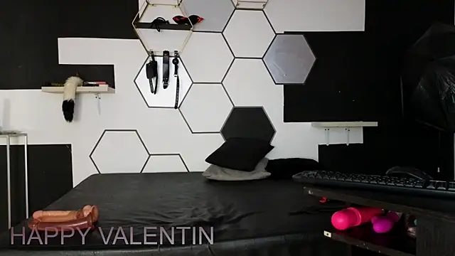 haileycat online show from 02-15-25, 06:33