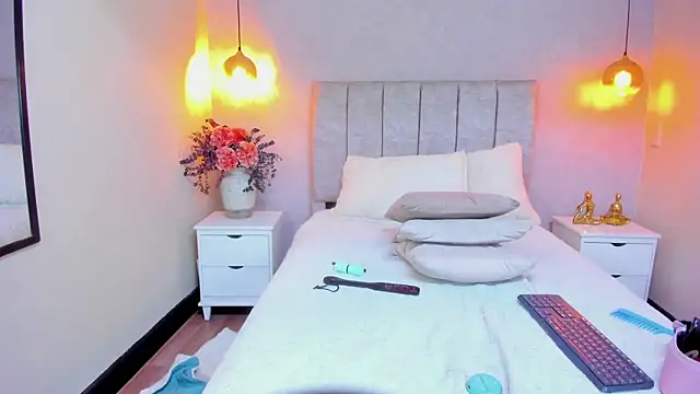 Snapshot of tutu_milf chatting on 10-12-25, 01:32 tutu milf online show from 10-12-25, 01:32