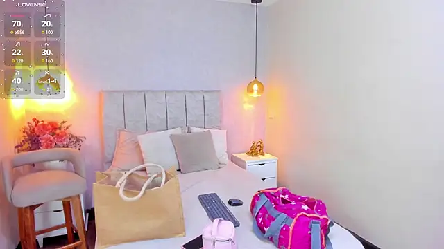 Snapshot of tutu_milf chatting on 12-21-25, 01:29 tutu milf online show from 12-21-25, 01:29