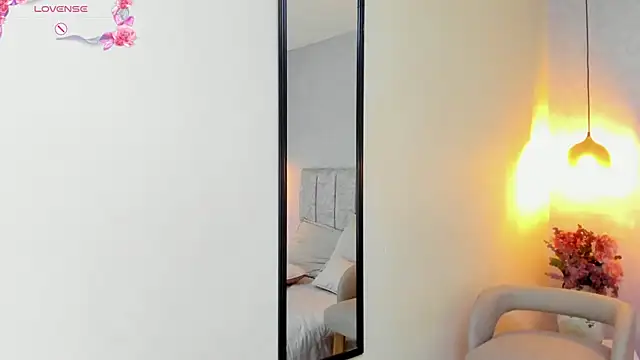 Snapshot of tutu_milf chatting on 02-20-26, 07:14 tutu milf online show from 02-20-26, 07:14