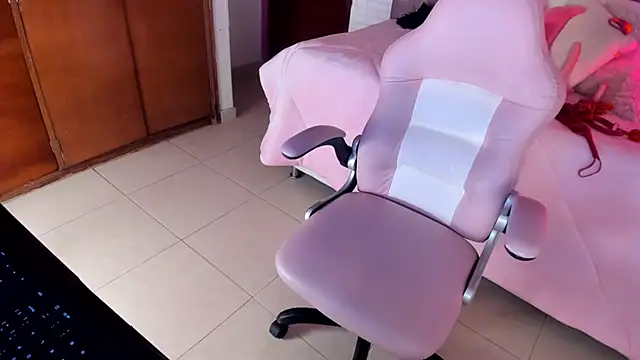 Snapshot of Kitty_Pam chatting on 01-05-26, 08:12 Kitty Pam online show from 01-05-26, 08:12