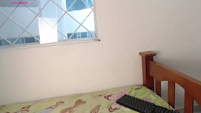 Snapshot of Lola_sweeet18 chatting on 01-07-26, 11:45 Lola sweeet18 online show from 01-07-26, 11:45