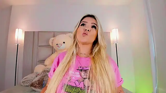 Snapshot of saraamiller_ chatting on 02-27-26, 08:42 saraamiller online show from 02-27-26, 08:42