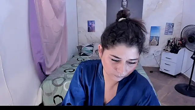 Snapshot of alinabozz1 chatting on 02-28-26, 01:39 alinabozz1 online show from 02-28-26, 01:39