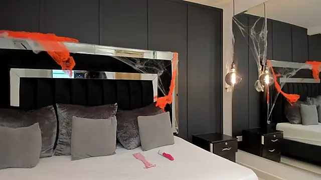 emilie xx  online show from 10-27-25, 09:30