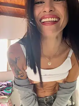 emilie xx  online show from 04-13-26, 05:40