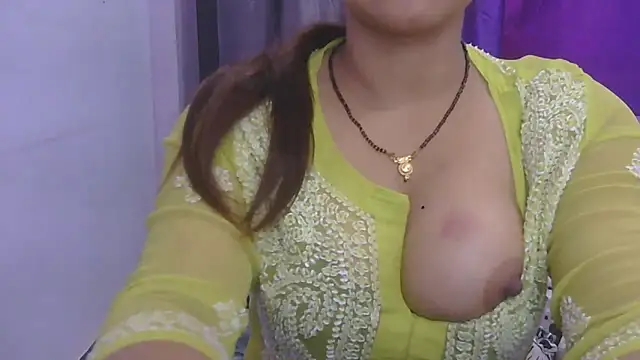 Snapshot of cutie-taara chatting on 10-28-25, 04:49 cutie-taara online show from 10-28-25, 04:49