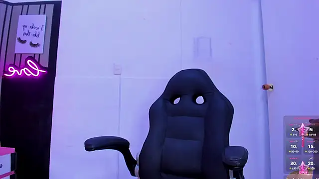 Snapshot of Brithanyslim chatting on 12-27-24, 11:10 Brithanyslim online show from 12-27-24, 11:10