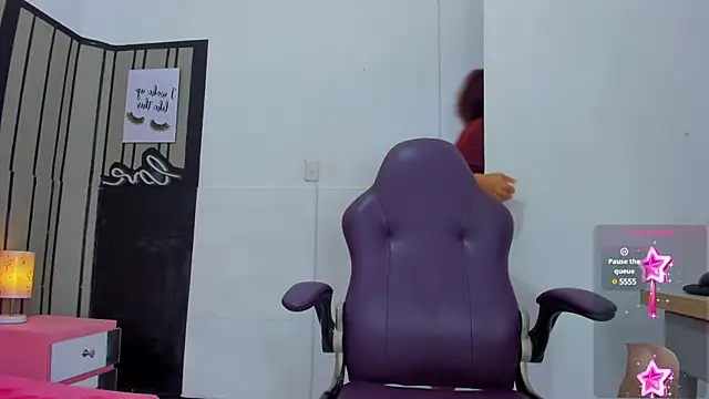 Snapshot of Brithanyslim chatting on 01-21-25, 11:34 Brithanyslim online show from 01-21-25, 11:34