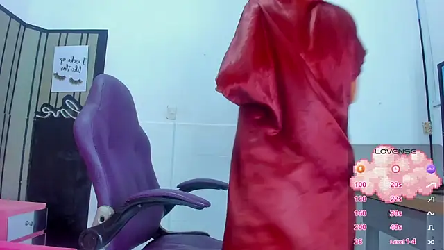 Snapshot of Brithanyslim chatting on 02-11-25, 01:31 Brithanyslim online show from 02-11-25, 01:31