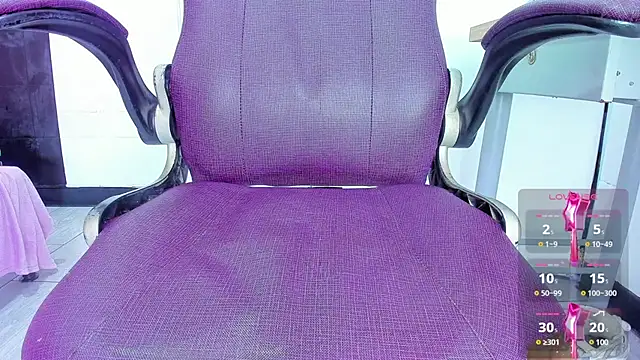 Snapshot of Brithanyslim chatting on 02-25-25, 10:50 Brithanyslim online show from 02-25-25, 10:50