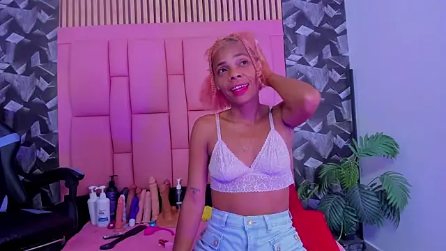 Snapshot of Brithanyslim chatting on 12-01-25, 12:54 Brithanyslim online show from 12-01-25, 12:54