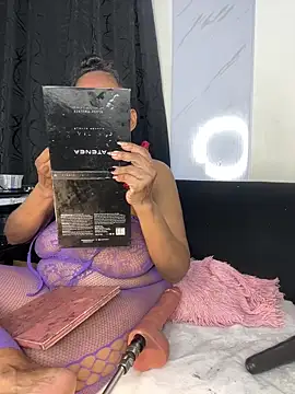 Snapshot of chiquimaturesexy chatting on 02-15-26, 05:31 chiquimaturesexy online show from 02-15-26, 05:31