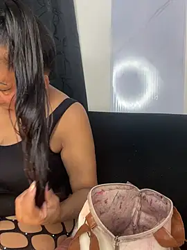 Snapshot of chiquimaturesexy chatting on 02-18-26, 07:43 chiquimaturesexy online show from 02-18-26, 07:43